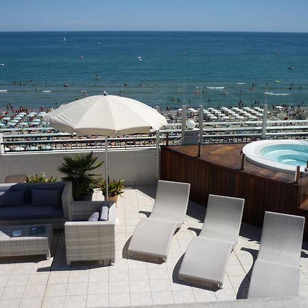 Hotel Ca' Bianca Riccione Exterior foto